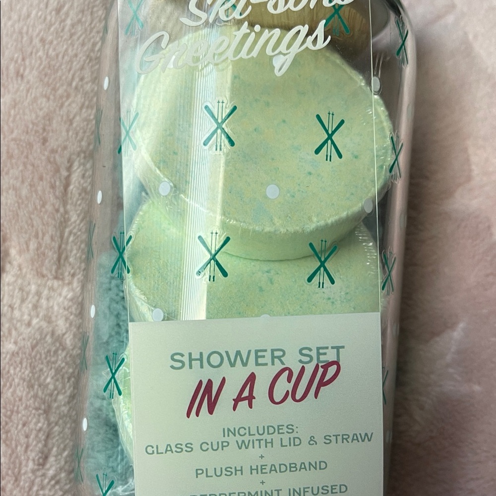 Maison De Base Green Shower Bombs in a Cup - Picture 2 of 4